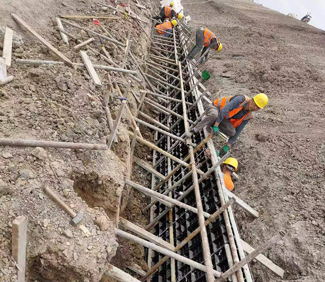 Single-sided retaining wall