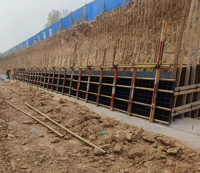 Inclined retaining wall