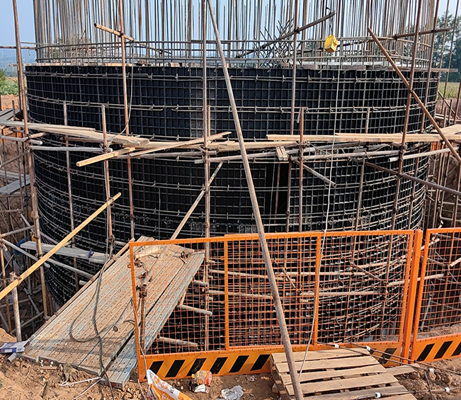 A pool with a diameter of 14 meters